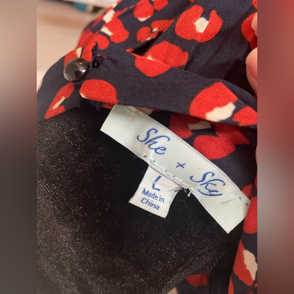 She + Sky Halter Top Pleated Blouse - Size Large - Picture 5 of 6